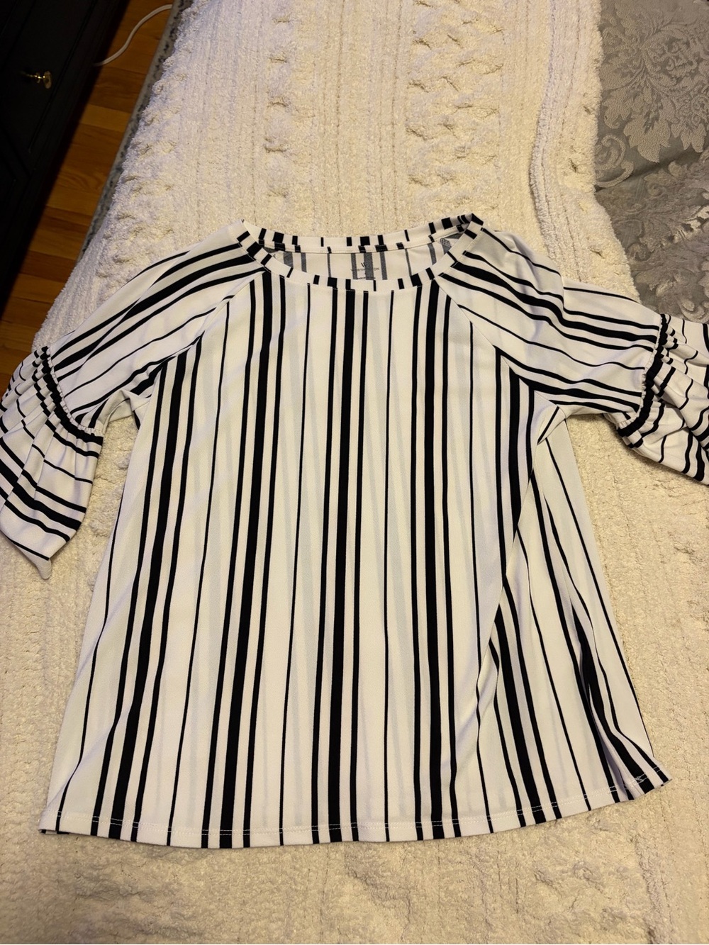 S | Striped B & W Women’s Boatneck Top
